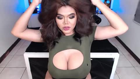 Snapshot of 10incheskinkynastytrans chatting on 7, 12, 2024 Sasha Banks online show from 7, 12, 2024