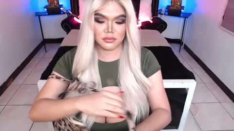Snapshot of 10incheskinkynastytrans chatting on 8, 12, 2024 Sasha Banks online show from 8, 12, 2024