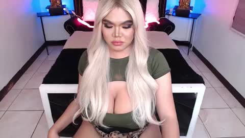 Snapshot of 10incheskinkynastytrans chatting on 9, 12, 2024 Sasha Banks online show from 9, 12, 2024