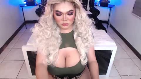 Snapshot of 10incheskinkynastytrans chatting on 12, 12, 2024 Sasha Banks online show from 12, 12, 2024