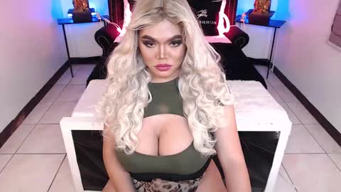 Snapshot of 10incheskinkynastytrans chatting on 13, 12, 2024 Sasha Banks online show from 13, 12, 2024