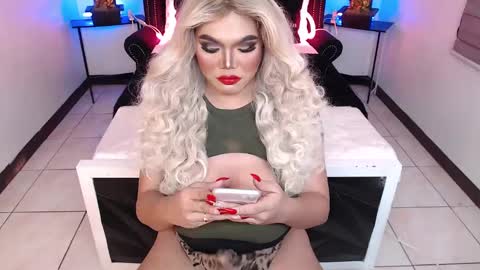 Snapshot of 10incheskinkynastytrans chatting on 16, 12, 2024 Sasha Banks online show from 16, 12, 2024