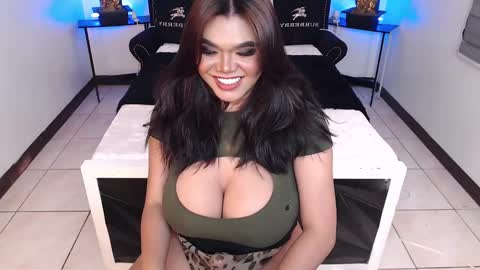 Snapshot of 10incheskinkynastytrans chatting on 10, 1, 2025 Sasha Banks online show from 10, 1, 2025
