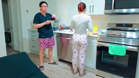 Tong  Ralph online show from 4, 2, 2026