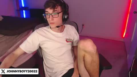 Snapshot of 18yrboyhot chatting on 10, 9, 2025 19yrboyhot online show from 10, 9, 2025