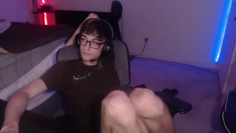 Snapshot of 18yrboyhot chatting on 14, 9, 2025 19yrboyhot online show from 14, 9, 2025