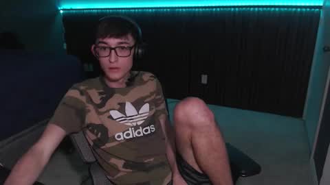 Snapshot of 18yrboyhot chatting on 21, 10, 2025 19yrboyhot online show from 21, 10, 2025