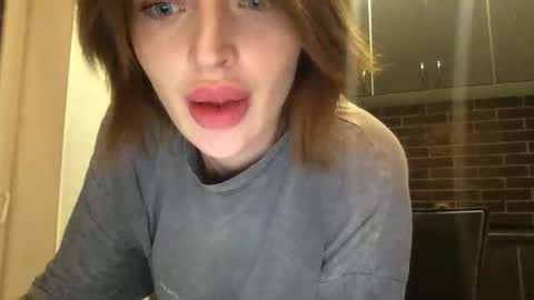 Snapshot of 1dove chatting on 10, 1, 2025 DOVE online show from 10, 1, 2025
