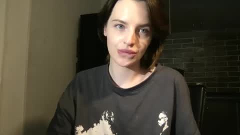 Snapshot of 1dove chatting on 4, 2, 2025 DOVE online show from 4, 2, 2025