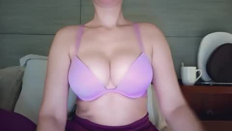 Snapshot of 1lovely1 chatting on 11, 1, 2026 Onna online show from 11, 1, 2026