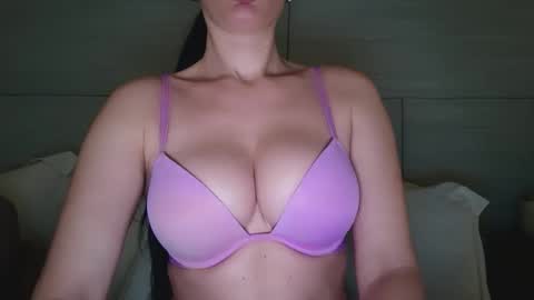 Snapshot of 1lovely1 chatting on 13, 1, 2026 Onna online show from 13, 1, 2026