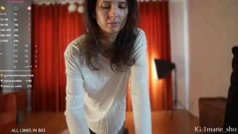 Snapshot of 1mari_01 chatting on 17, 5, 2026 Marie online show from 17, 5, 2026