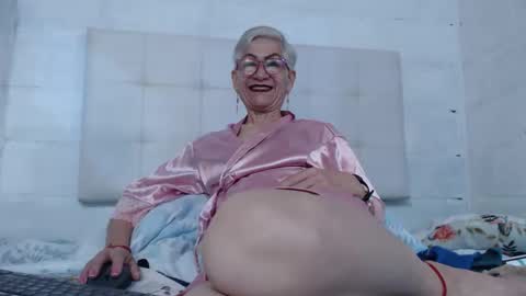 Snapshot of 1miss_monserrate chatting on 3, 1, 2025 Miss Monserrate online show from 3, 1, 2025