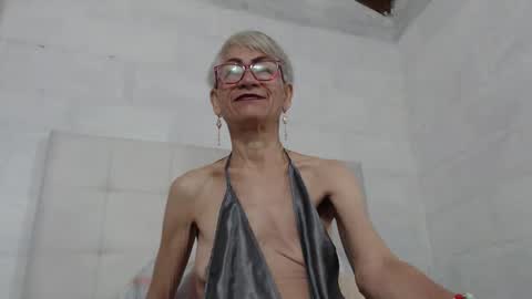 Snapshot of 1miss_monserrate chatting on 20, 1, 2025 Miss Monserrate online show from 20, 1, 2025