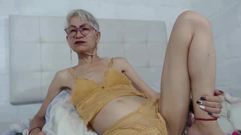 Snapshot of 1miss_monserrate chatting on 6, 3, 2025 Miss Monserrate online show from 6, 3, 2025