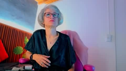 Snapshot of 1miss_monserrate chatting on 5, 2, 2026 Miss Monserrate online show from 5, 2, 2026