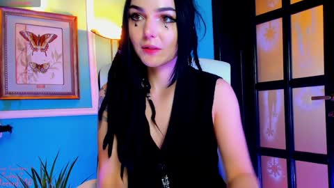 Snapshot of 1munique chatting on 8, 2, 2025 Moona online show from 8, 2, 2025