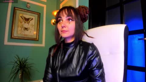 Moona  online show from 7, 11, 2025