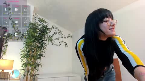 Moona  online show from 2, 4, 2026