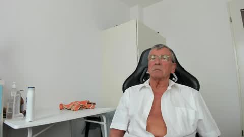 Snapshot of 200gentleman chatting on 4, 5, 2026 Henk online show from 4, 5, 2026