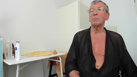 Snapshot of 200gentleman chatting on 10, 5, 2026 Henk online show from 10, 5, 2026
