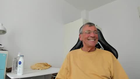 Snapshot of 200gentleman chatting on 13, 5, 2026 Henk online show from 13, 5, 2026