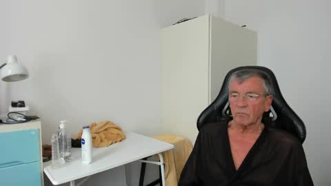 Snapshot of 200gentleman chatting on 17, 5, 2026 Henk online show from 17, 5, 2026