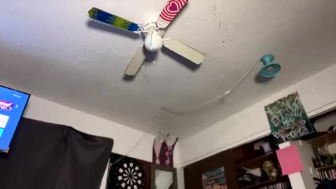 Snapshot of 21yearsy0ung9icheshung chatting on 14, 12, 2025 AlecurClit online show from 14, 12, 2025