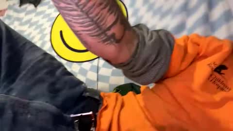 Snapshot of 21yearsy0ung9icheshung chatting on 18, 12, 2025 AlecurClit online show from 18, 12, 2025