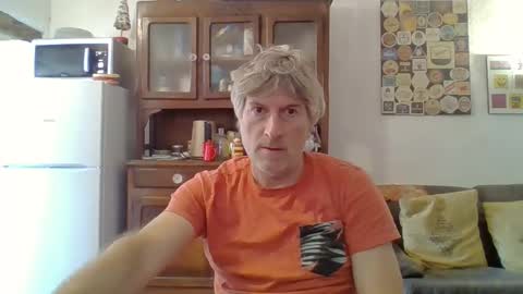 Snapshot of 22esserre chatting on 12, 11, 2025 22esserre online show from 12, 11, 2025