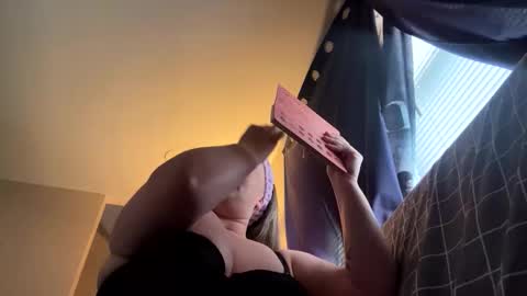 22thickfatpussy online show from 13, 4, 2026