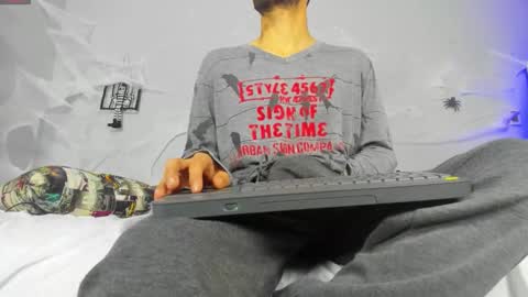 Snapshot of 2_fire chatting on 24, 10, 2025 2_fire online show from 24, 10, 2025