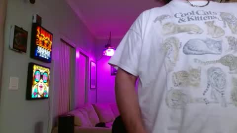 Snapshot of 2dirtyhillbillies chatting on 25, 2, 2026 ThrillBilly online show from 25, 2, 2026