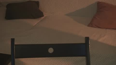 Snapshot of 2girls_1dream chatting on 11, 3, 2025 Elley  online show from 11, 3, 2025