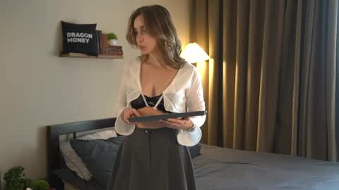 Snapshot of 2girls_1dream chatting on 13, 5, 2026 Elley online show from 13, 5, 2026
