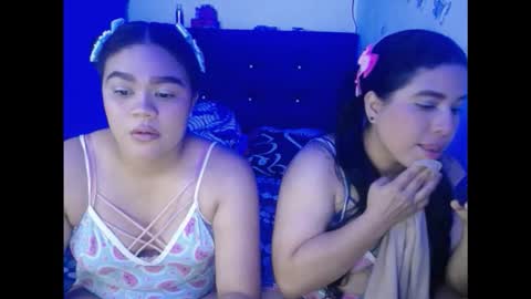 Snapshot of 2moons_full_of_love chatting on 5, 11, 2025 2moons_full_of_love online show from 5, 11, 2025