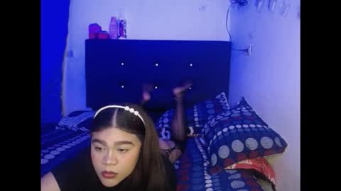 Snapshot of 2moons_full_of_love chatting on 7, 11, 2025 2moons_full_of_love online show from 7, 11, 2025