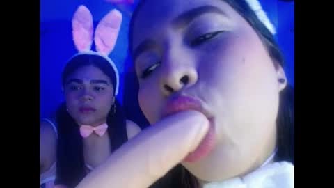 Snapshot of 2moons_full_of_love chatting on 11, 11, 2025 2moons_full_of_love online show from 11, 11, 2025