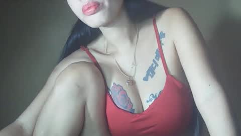 Snapshot of 2pinaybeauty chatting on 10, 11, 2025 2pinaybeauty online show from 10, 11, 2025