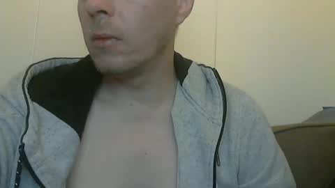 2small4you83 online show from 26, 11, 2025