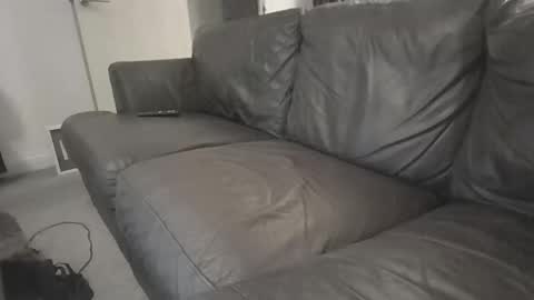 33UK online show from 26, 11, 2025