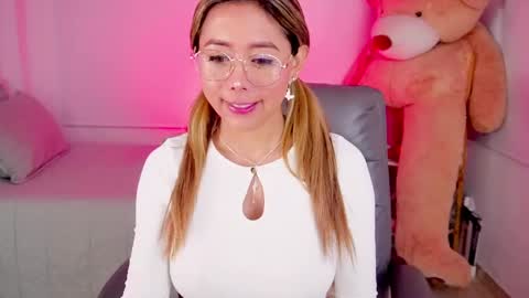 independent model online show from 27, 4, 2026