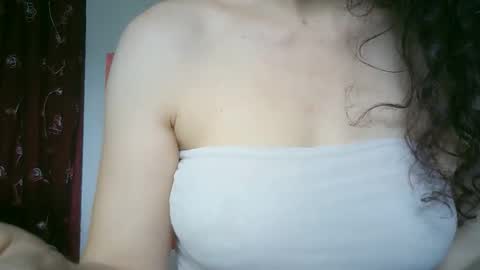 Snapshot of 77lilu chatting on 23, 4, 2026 Lilu online show from 23, 4, 2026