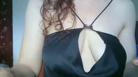 Snapshot of 77lilu chatting on 12, 5, 2026 Lilu online show from 12, 5, 2026