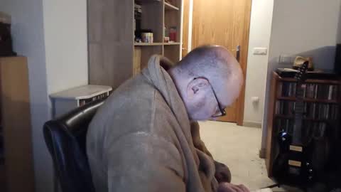  Papi  online show from 5, 3, 2025