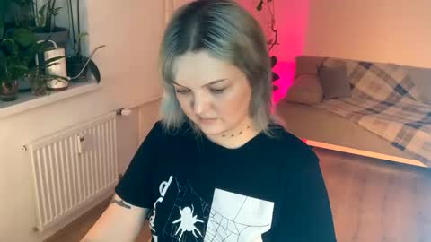 Snapshot of 80s_brat chatting on 1, 2, 2025 Ivy online show from 1, 2, 2025