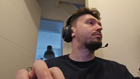 8inchdude93 online show from 16, 4, 2026