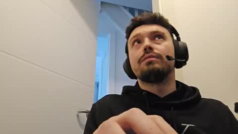 8inchdude93 online show from 27, 4, 2026