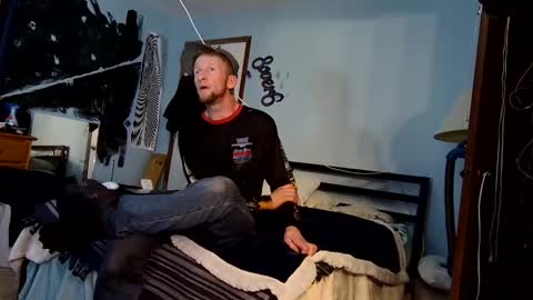 Snapshot of 9_25 chatting on 22, 12, 2024 8over6 online show from 22, 12, 2024