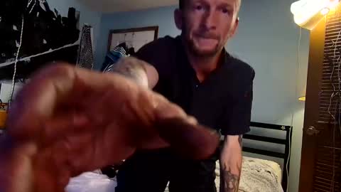 Snapshot of 9_25 chatting on 11, 3, 2025 8over6 online show from 11, 3, 2025